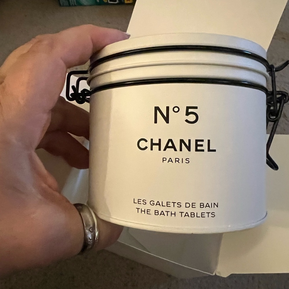***SOLD***Chanel No.5 Canister & 10 Bath Tablets. Limited Edition Holiday 2021.